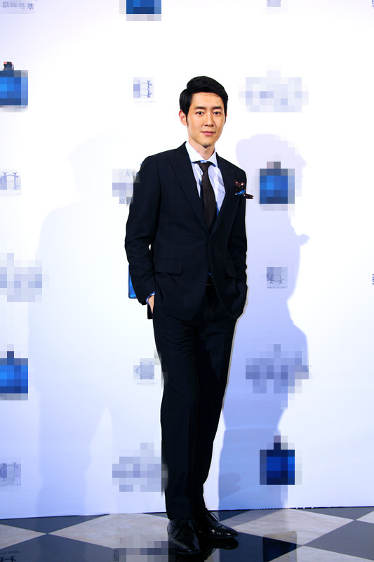 陈正飞主持品牌活动 与贝克汉姆合影(图)|贝克汉姆|陈正飞|活动_新浪娱乐_新浪网