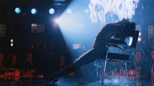 上臂,再放下前臂部分,让伴侣双手舒展,肩膀和上肢都能得到充分的放松