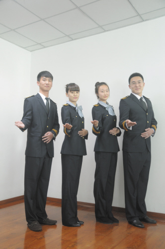 人口办制服_漳平市工商局举行新式制服换装仪式