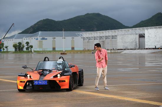 田亮回应撞车事件：PM2.5吸多了有点晕