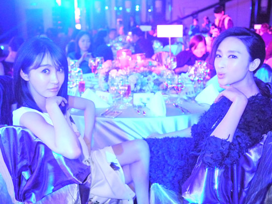 李菲儿张俪合影