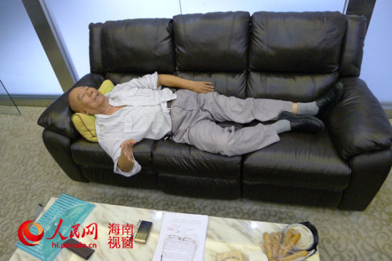 广西71岁老人海口讨债 绝食4昼夜逼债主现身(图)