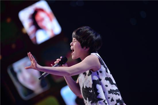 李健抢李宇春饭碗 胡夏现身正在听