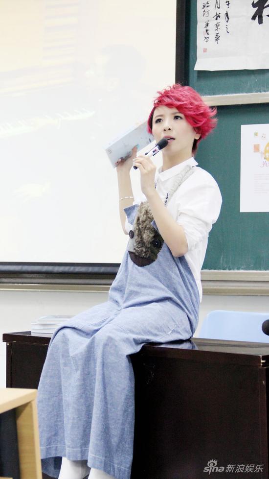 黄雅莉渴望大学生活羡慕同学校园纯爱