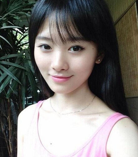 这名名不见经传的小女生叫鞠婧袆