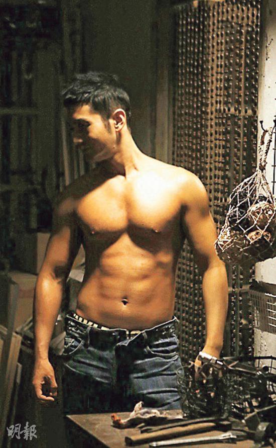 37岁黄晓明庆生 Angelababy相伴甜蜜(图)