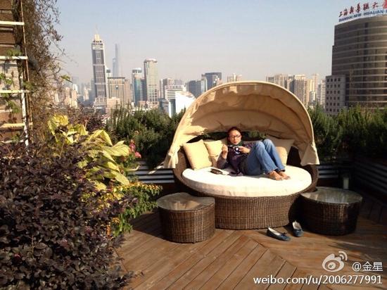 变性舞者金星晒温馨家庭照 养子养女曝光