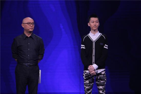 黄磊回归非诚秀厨艺 双胞胎型男同台相亲