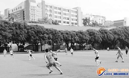 厦门一中与龙岩上杭18年足球赛 队员有些许白