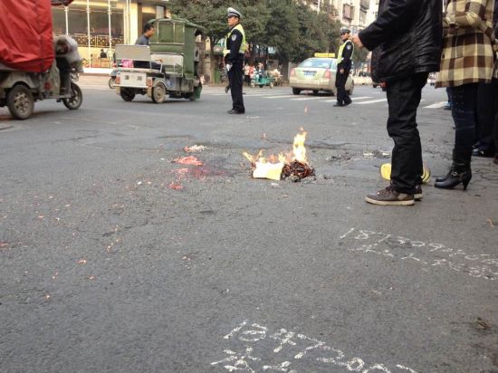 蚌埠一中年男子被公交车碾压身亡