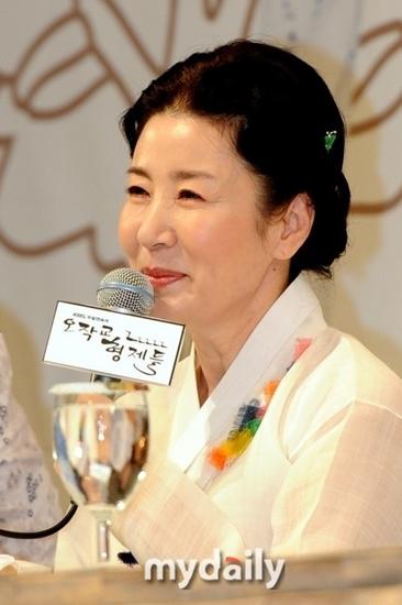 <em>韩国女艺人</em>金慈玉因肺癌去世 享年63岁|韩国|艺