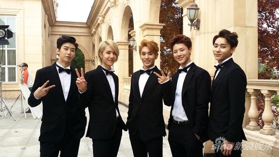 UNIQ企鹅舞掀模仿热 完整教学版视频首发|UN