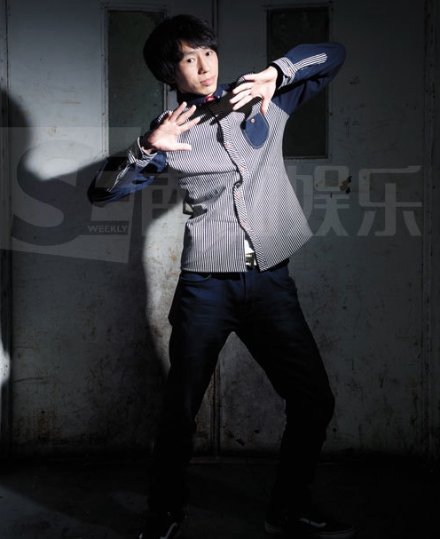 约瑟翰-庞麦郎爱时尚滑板鞋 想做流行歌手|约瑟