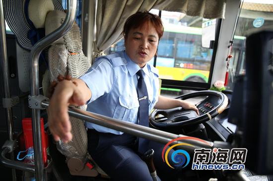三亚8路公交车女司机杨桂秀。(资料图)