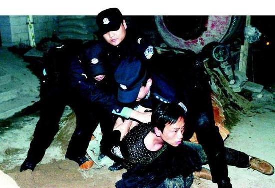 未央警方夜查城中村