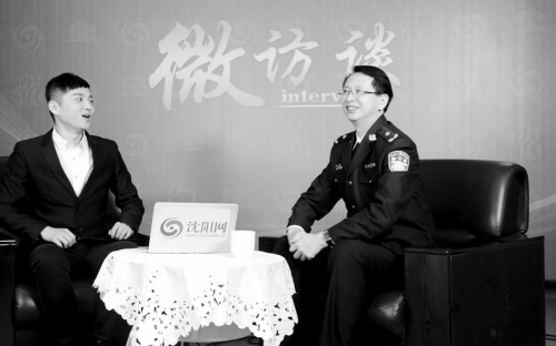 交警支队政委做客访谈间。