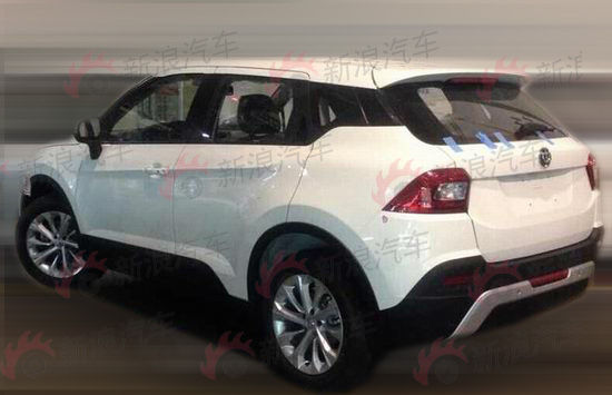 瞄准长安CS35 中华V3无伪谍照曝光