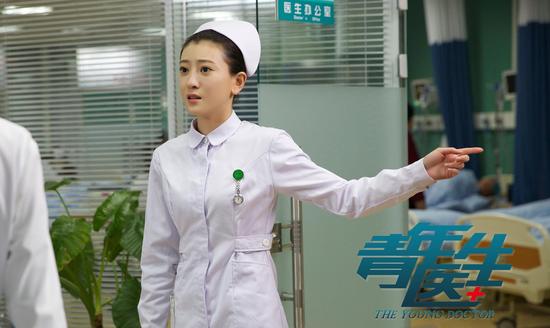 《青年医生》李婳变身八卦小护士|青年医生|李婳|小护士_新浪娱乐_新浪网