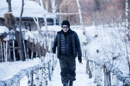 徐克导演在东北雪中