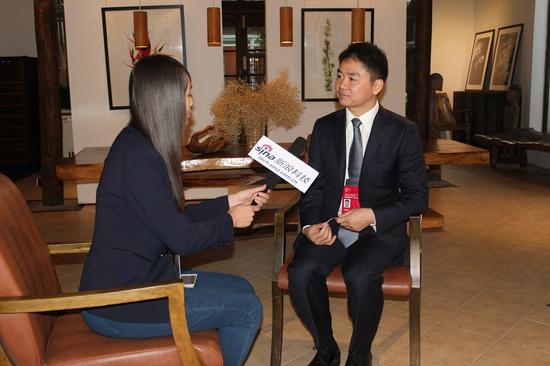 新浪科技专访京东CEO刘强东