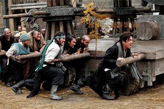 《天将雄师》重建雁门关 成龙被“烤红”