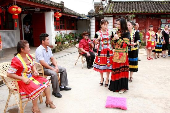 黄圣依出钱“倒贴”婆家 下跪敬茶显贤惠