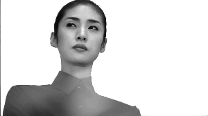 《女王的教室》中,天海佑希扮演的班主任总是