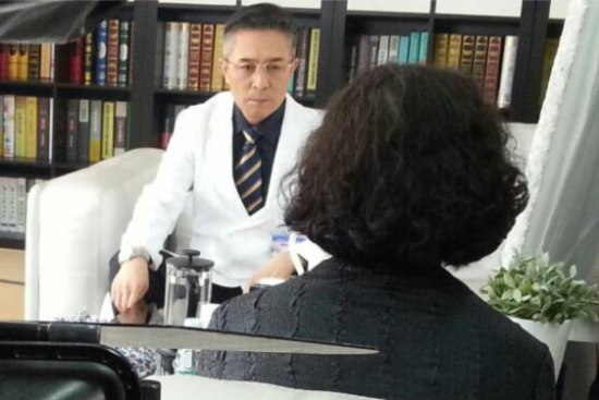 《青年医生》老戏骨郑玉演院长操碎了心|青年