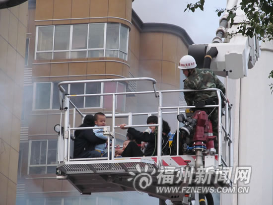 华林花园灯饰公司发生火灾 286名群众被疏散 