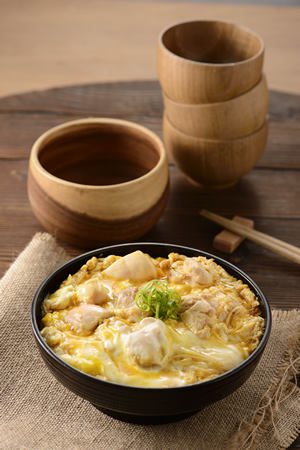 滑蛋鸡肉丼(亲子丼)