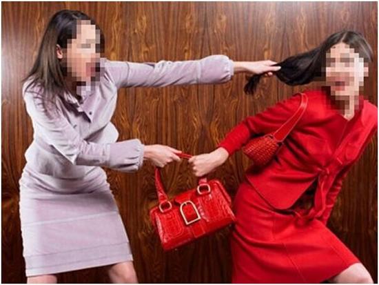 越航飞机因女子与小三斗殴被迫晚点(图)