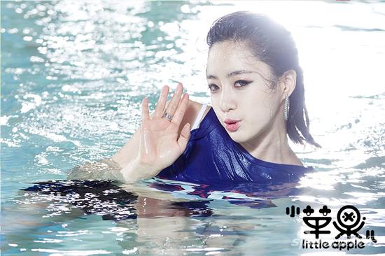 筷子兄弟与T-ara携手 韩版小苹果MV发布