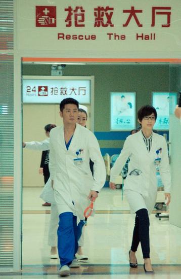 张俪《青年医生》