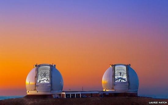 Andrea Ghez���ڼ���ͬ���������Ŀ�������̨��ɹ۲�