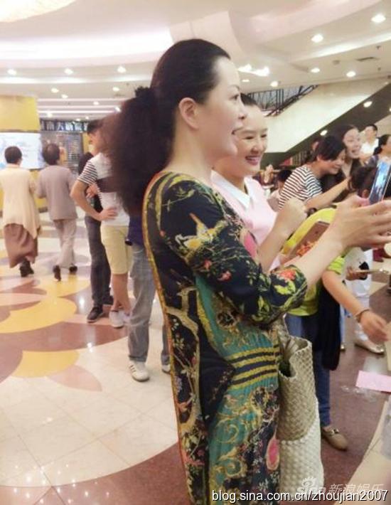 汪涵前女友仇晓10岁儿子曝光 45岁仍美丽