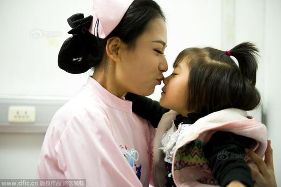 美女护士兼职内衣模特 男友：女友喜欢必须支持