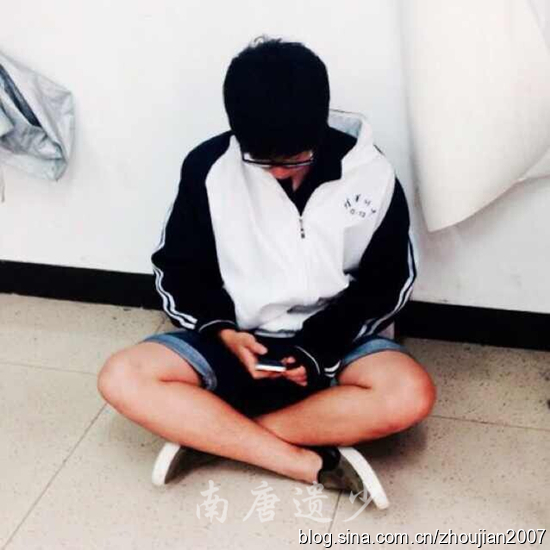 解晓东撞脸18岁儿子 父子合照双倍帅气