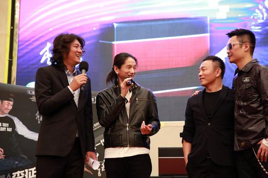 吉他手李延亮出席活动 许巍高旗罕见合体|李延