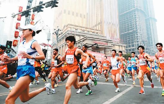 2015年重庆马拉松开始报名 8000名参赛者摇号