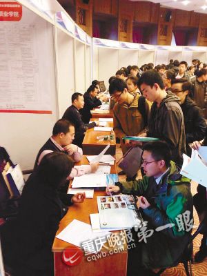 渝企事业单位走进清华招聘:博士住房补贴达50