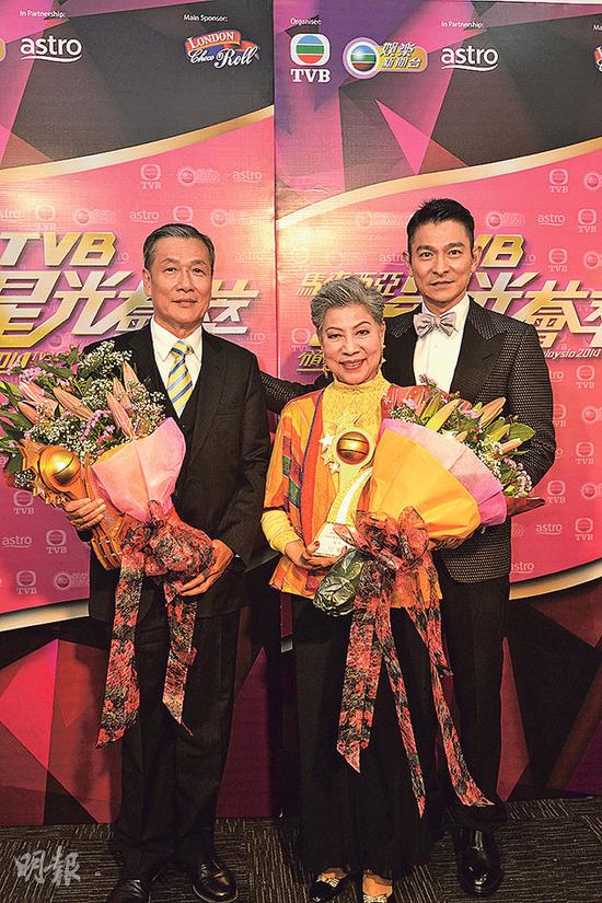 刘德华返港未见妻女踪影 疑留大马探亲