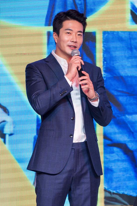 《情敌蜜月》张雨绮练拳击发泄情绪