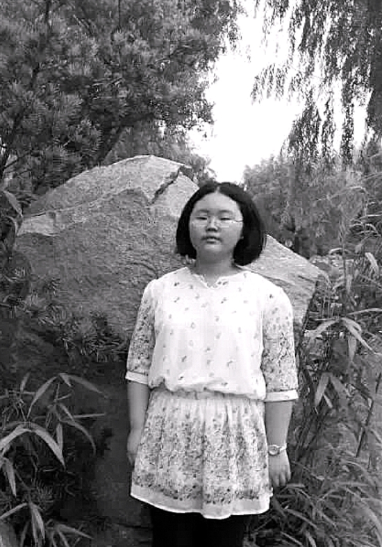 尤依晴,女,今年13岁半,身高162cm,体重170斤,看上去有些胖。