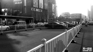 私家车挤走公交车