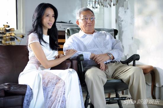 莫文蔚白纱出镜 《不散 不见》MV上线