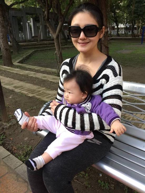 大S携女自黑像宿醉肥婆 网友吐槽:快减肥