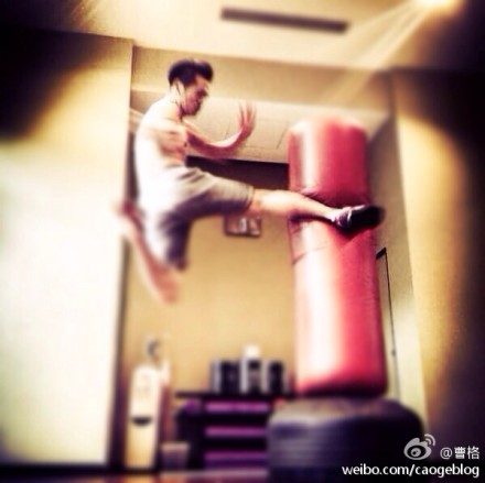 曹格模仿李小龙