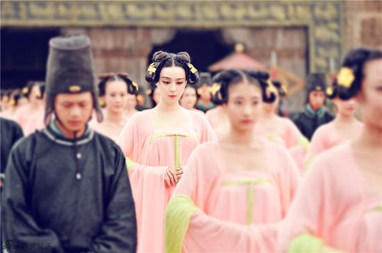 低眉顺眼武如意