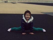 奥莉劈叉被赞基因好