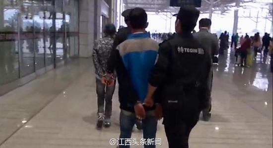 11月25日，温州乐清江西籍出租车司机吴忠被5名青年因劫财残忍杀害。